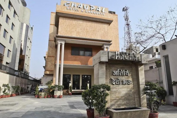Chaupal Hotel And Banquet Sector 14 Gurgaon Escorts Service