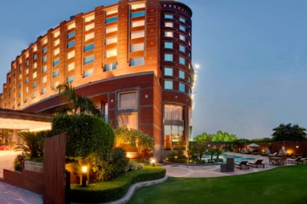 Radisson Blu Mbd Hotel Sector 18 Noida Escorts Service