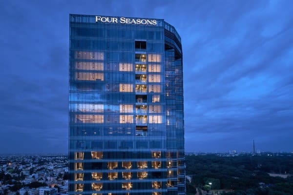 Four Season Hotel Embassy One Ganganagar Bangalore Escorts Service