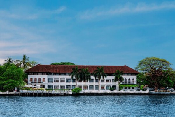 Hotel Brunton Boatyard Cgh Earth Fort Kochi Kochi Escorts Service