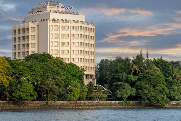 Hotel Vivanta Marine Drive Ernakulam Kochi Escorts Service