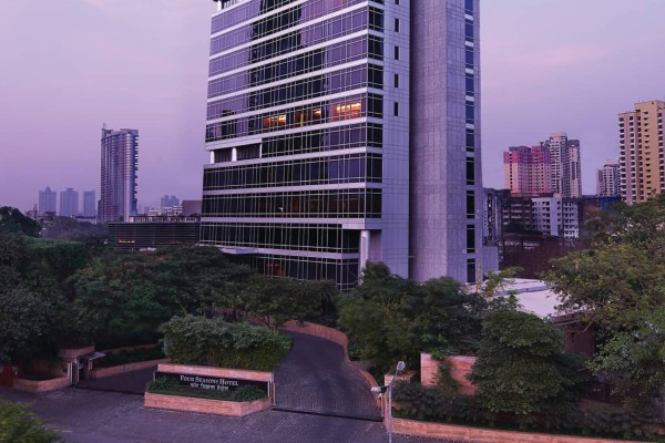 Hotel Four Seasons Hotel Worli Mumbai Escorts Service
