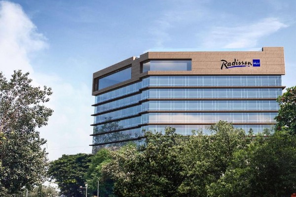 Hotel Radisson Blu International Airport Andheri East Mumbai Escorts Service