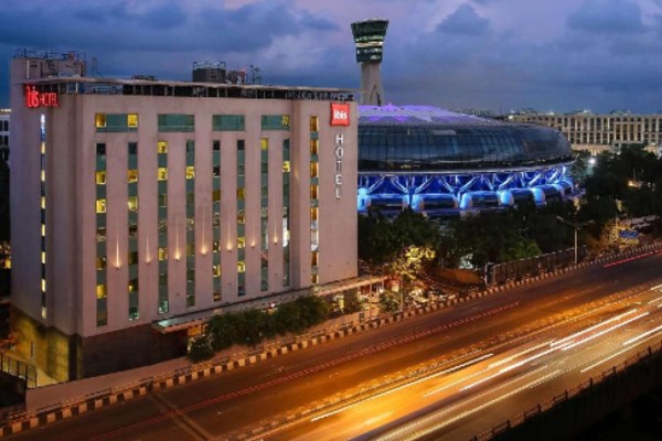 Ibis Hotel Airport Vile Parle Mumbai Escorts Service
