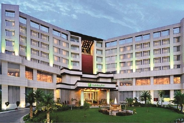 Hotel Holiday Inn Sector 3 Panchkula Escorts Service