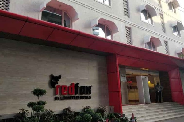 Hotel Red Fox Governor Peta Vijayawada Escorts Service