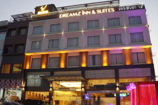 Hotel Dreamz Inn And Suites Dhakoli Zirakpur Escorts Service