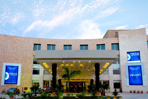 Hotel Velvet Clarks Exotica Zirakpur Escorts Service
